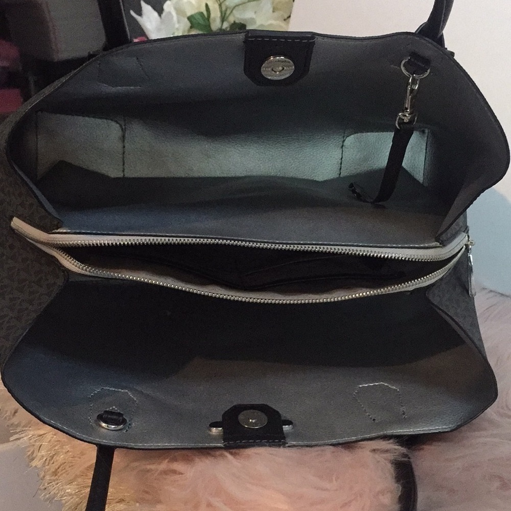 Michael Kors Mercer Gallery Snap Large Black Leather Tote - Picture 8 of 17